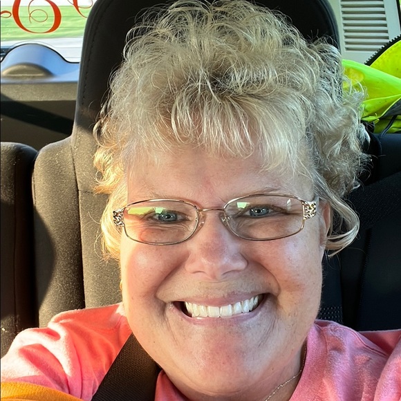 Meet your Posher, Julia - Picture 1 of 1